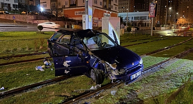  TRAMVAY YOLUNDA KAZA: 1 YARALI