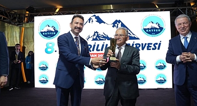 KAYSERİLİLER ZİRVESİ’NDE BÜYÜKKILIÇ’A ÖVGÜ