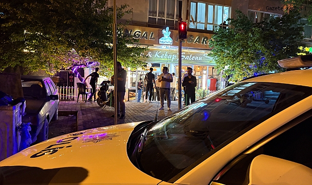 KEBAP SALONUNDA BIÇAKLI KAVGA: 2 YARALI